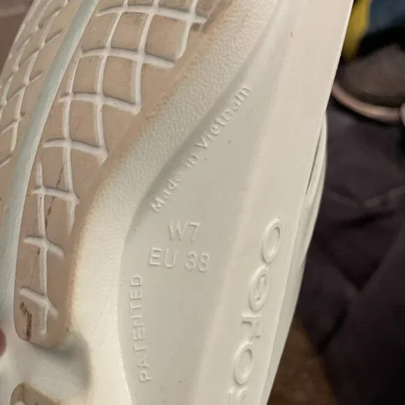 ladies OOFOS flip flops - Picture 7 of 7